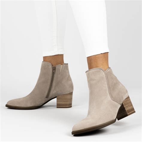 beige enkellaarsjes dames.